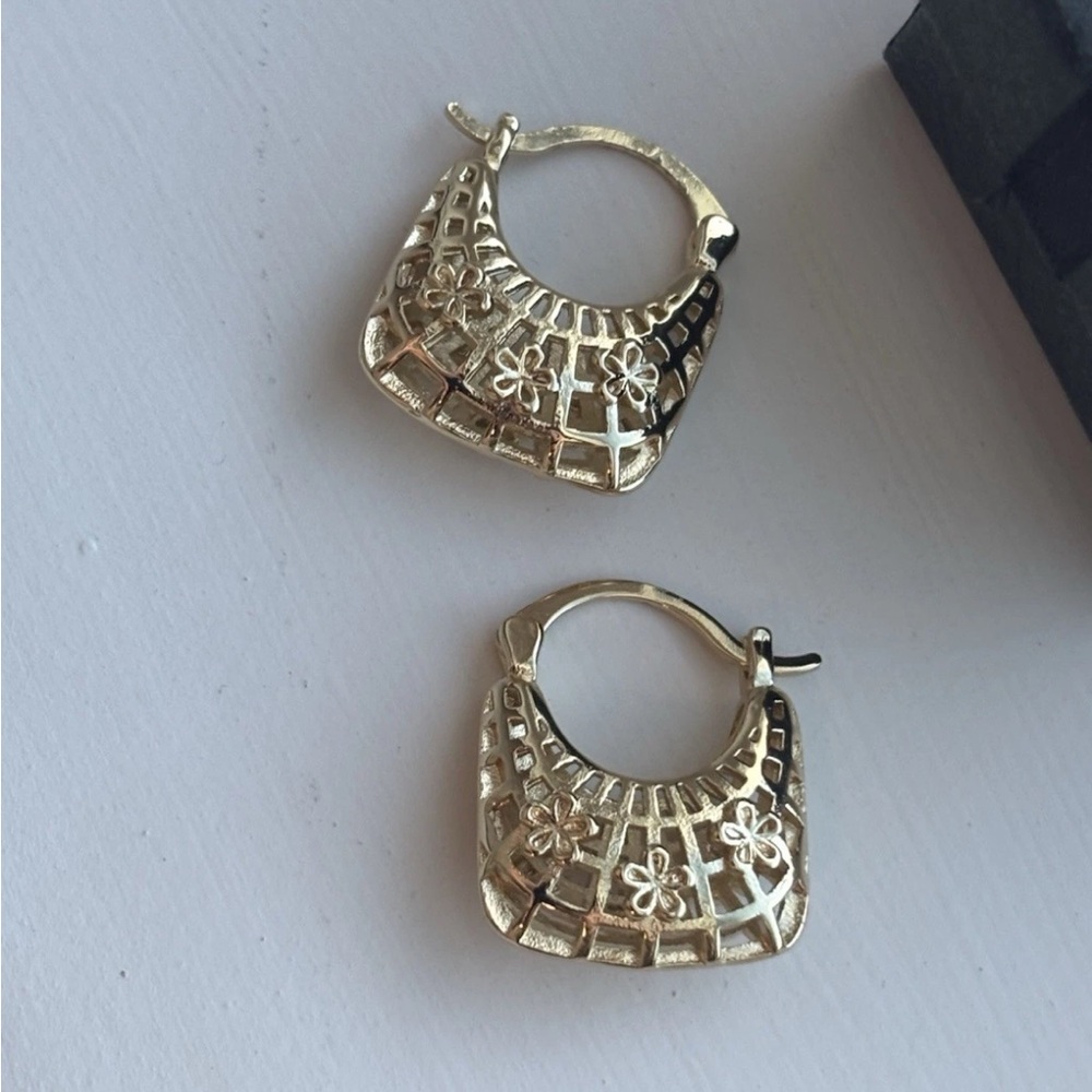 Boho Gold Plated Filigree Floral Hoop Earrings Openwork Statement Hoops New - Picture 6 of 8